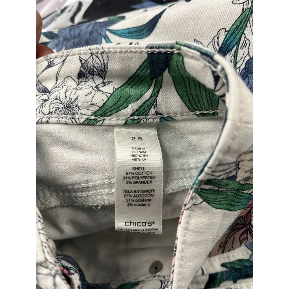 Chicos Pants 2.5 Multicolor‎ Floral Perfect Straight Stretch Girlfriend Slim Leg